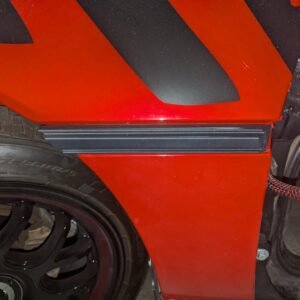 Fender trim for vertical doors